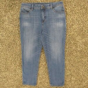 Chico's Jeans Women's 1 Medium Wash So Slimming Girlfriend Crop‎ Stretch Denim